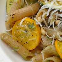 Serveersuggestie Pasta pesto met citroen en courgette - Lovemyfood.nl